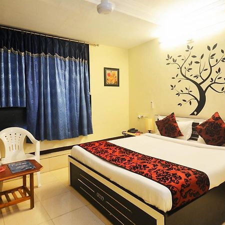 Oyo Hotel Blue Diamond Αχμπανταμπάντ Εξωτερικό φωτογραφία