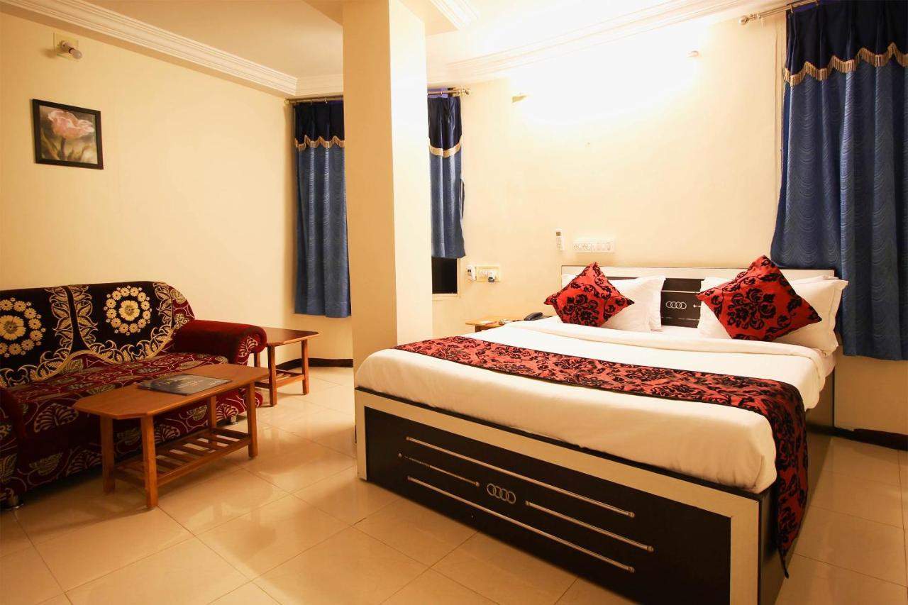 Oyo Hotel Blue Diamond Αχμπανταμπάντ Εξωτερικό φωτογραφία