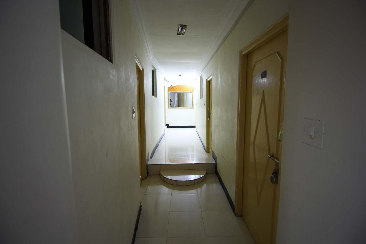 Oyo Hotel Blue Diamond Αχμπανταμπάντ Εξωτερικό φωτογραφία