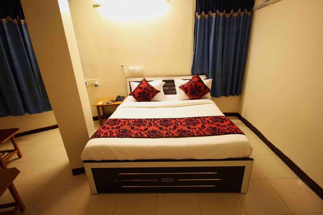 Oyo Hotel Blue Diamond Αχμπανταμπάντ Εξωτερικό φωτογραφία