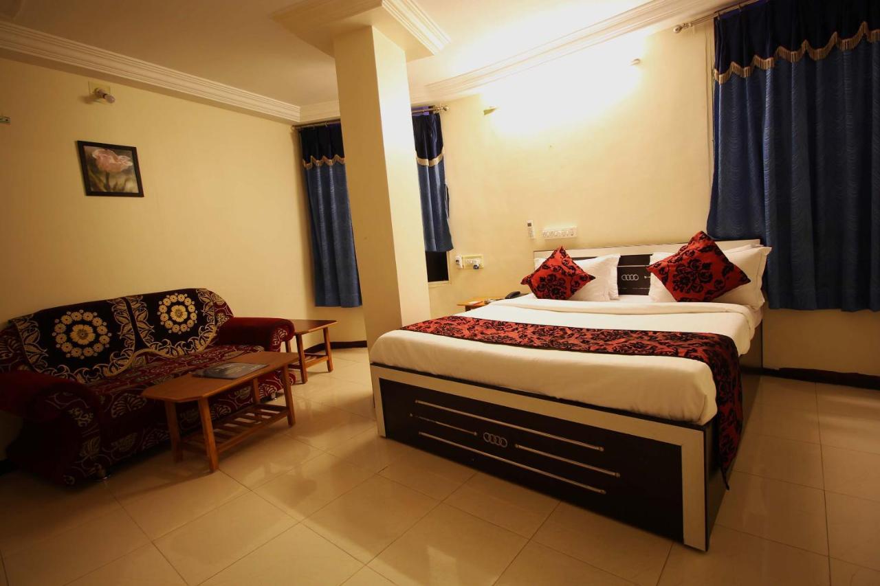 Oyo Hotel Blue Diamond Αχμπανταμπάντ Εξωτερικό φωτογραφία