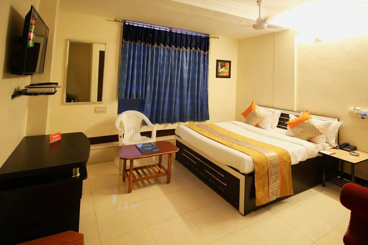 Oyo Hotel Blue Diamond Αχμπανταμπάντ Εξωτερικό φωτογραφία